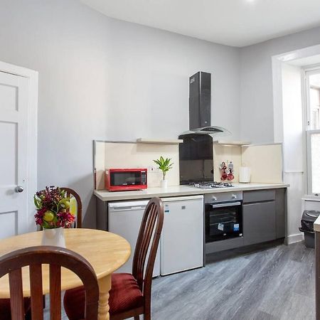 Stunning 2-Bed Apartment In Central 에든버러 외부 사진