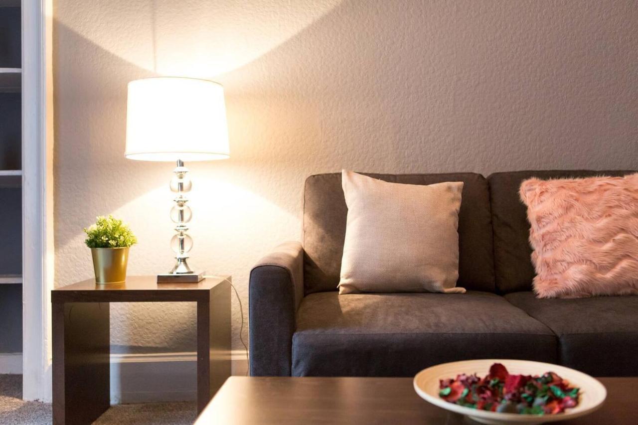 Stunning 2-Bed Apartment In Central 에든버러 외부 사진