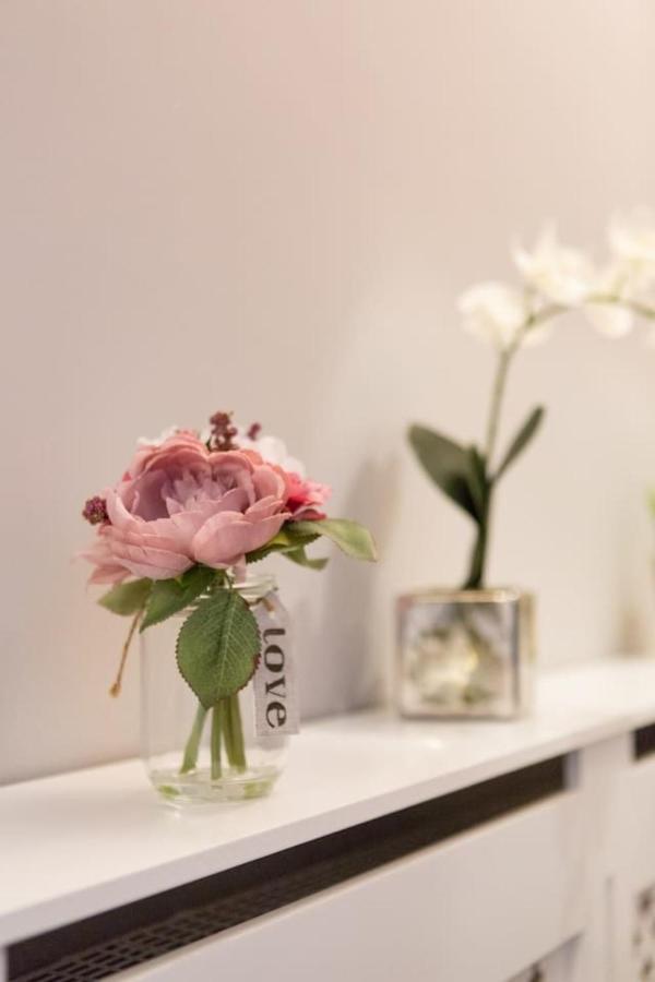 Stunning 2-Bed Apartment In Central 에든버러 외부 사진